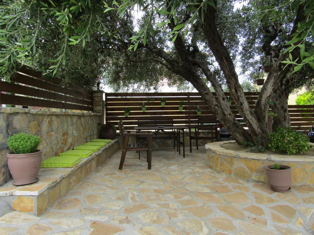 פראליה וראחו Filanthi Apartments מראה חיצוני תמונה