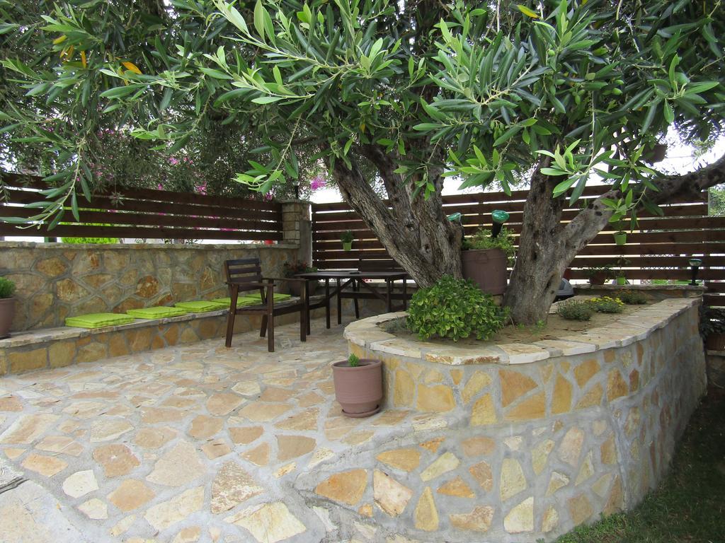 פראליה וראחו Filanthi Apartments מראה חיצוני תמונה